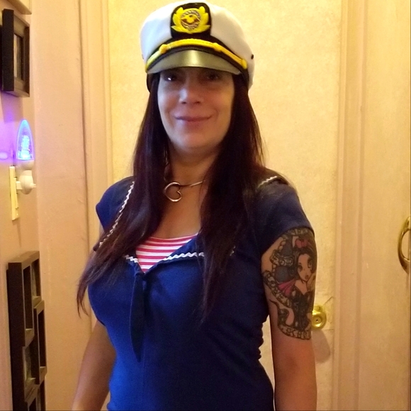 Meet your Host Posh-keteer Ambassador Starletto for nightly shows with Music - Picture 2 of 15